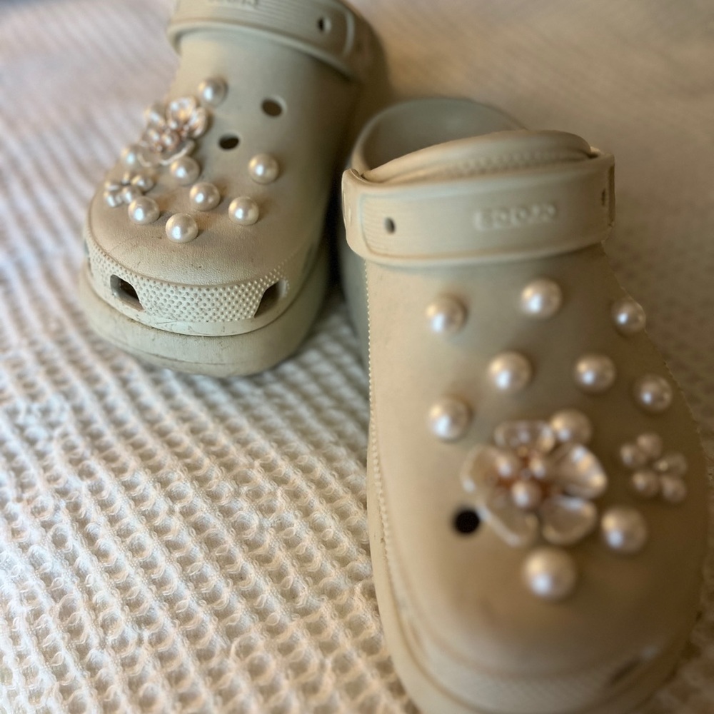 Platform Cream Crocs W9